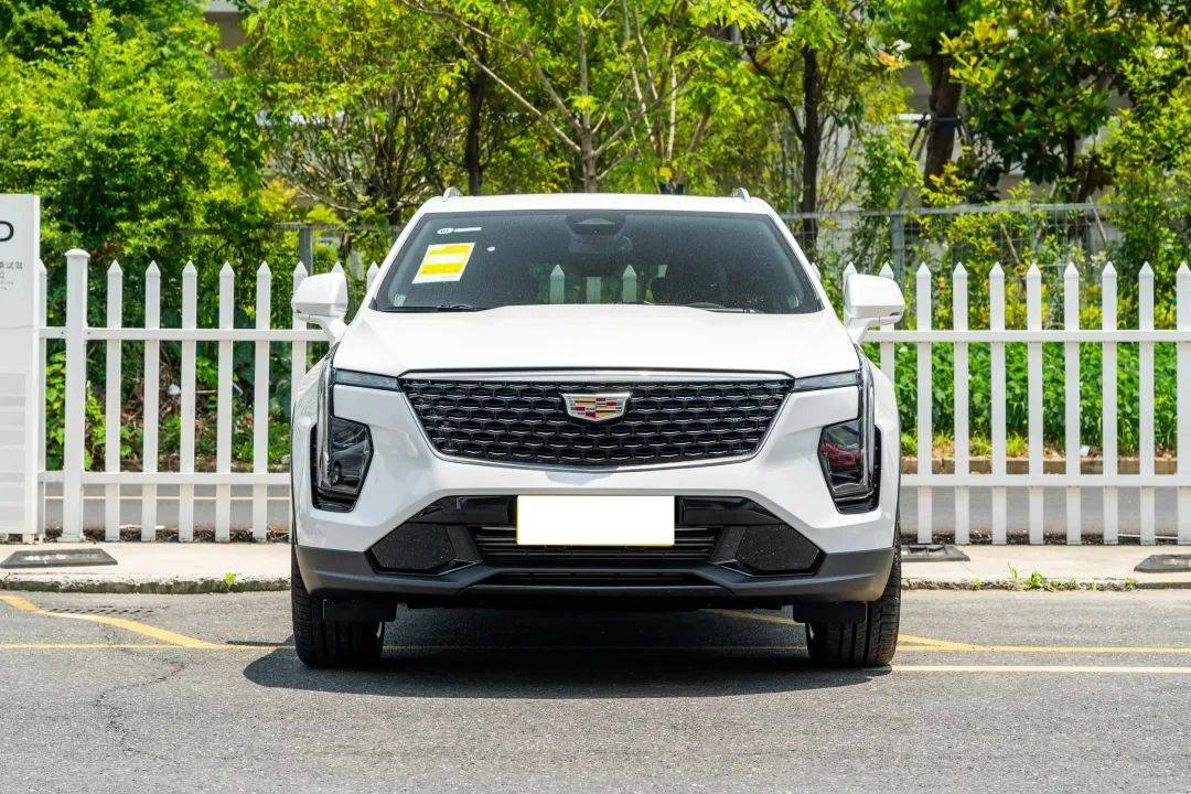 凱迪拉克打響第一槍!豪華SUV降到15.99萬,211馬力+9AT,沒人懂