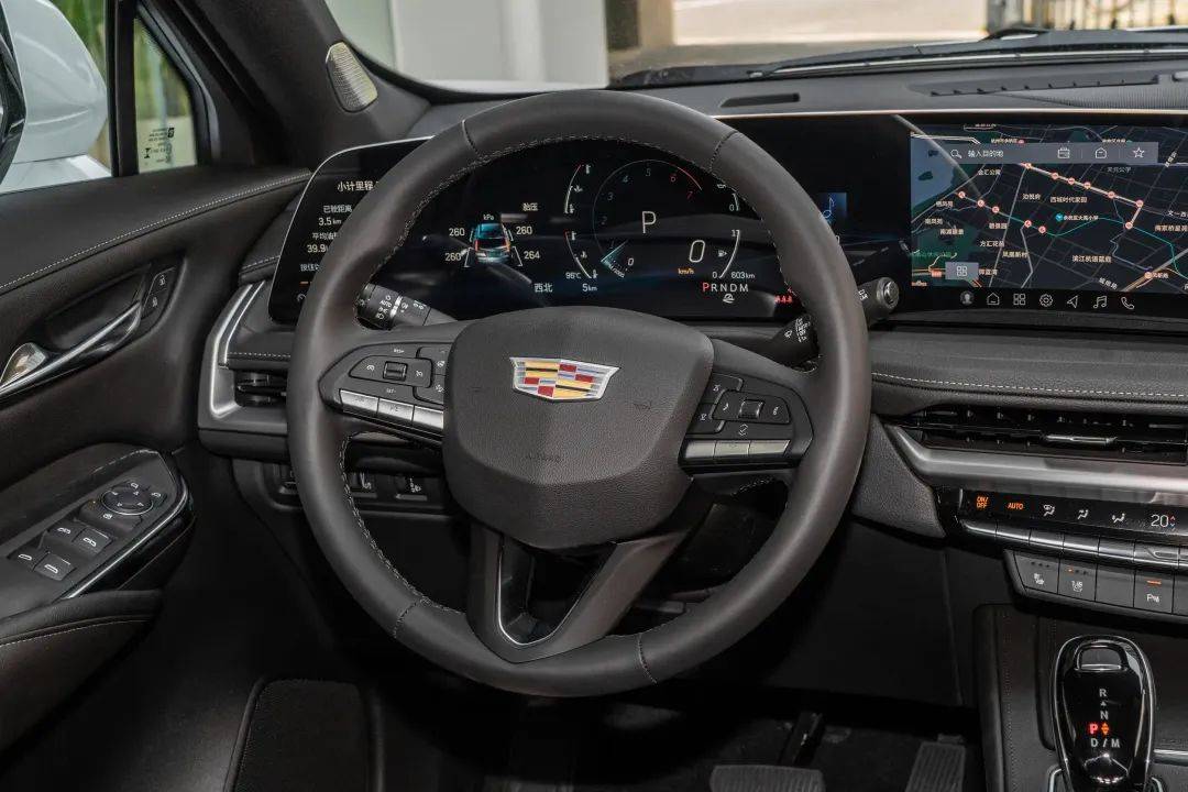 凱迪拉克打響第一槍!豪華SUV降到15.99萬,211馬力+9AT,沒人懂